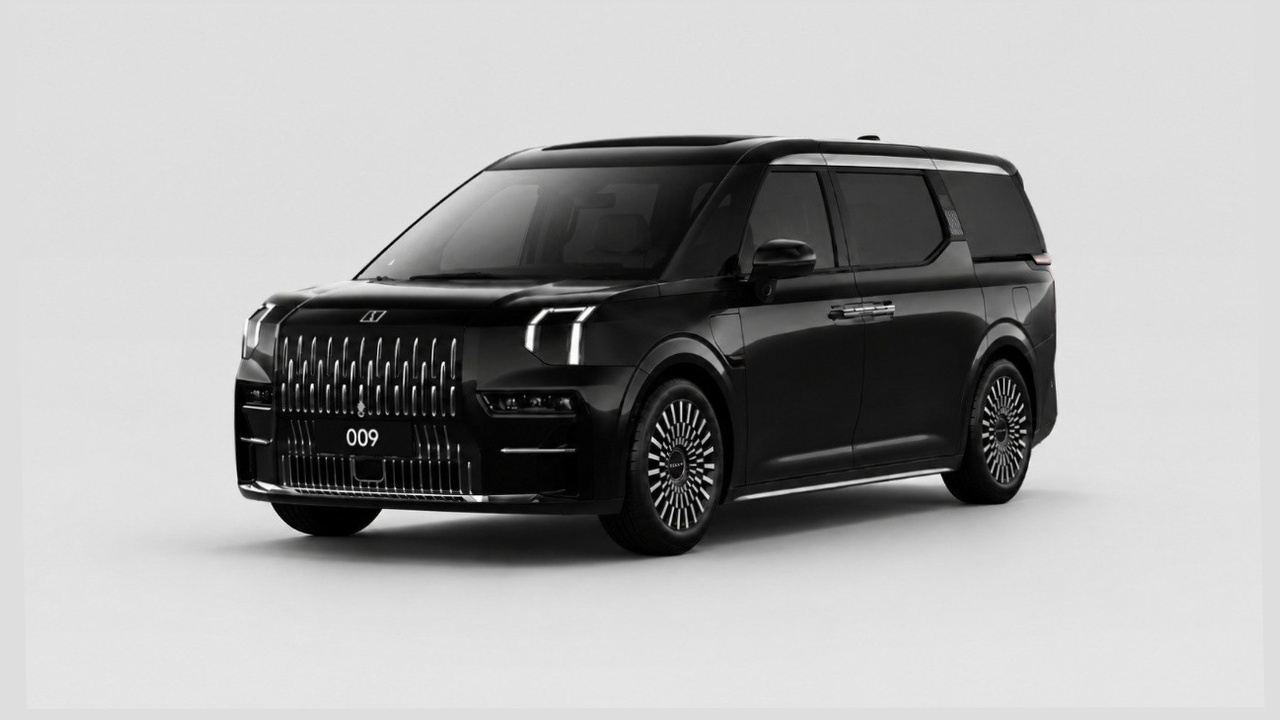 ZEEKR 009 Phantom Black